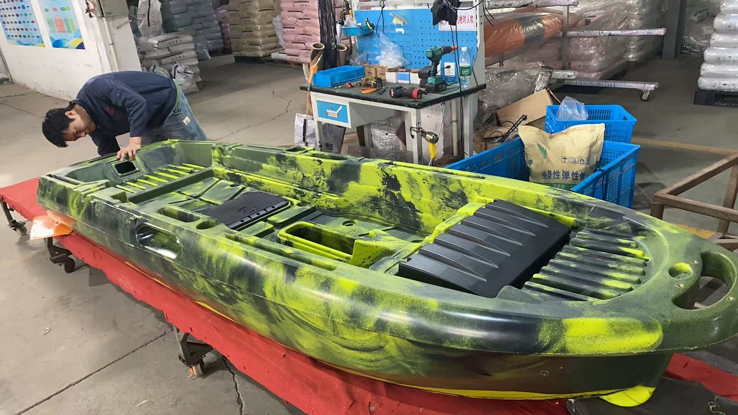 Каяк с педальным приводом LSF - 105 XT | Интернет-магазин MIXKAYAK